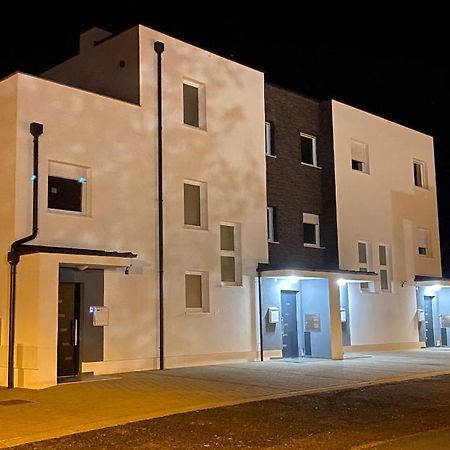דירות וואראז'דין Penthouse West S מראה חיצוני תמונה