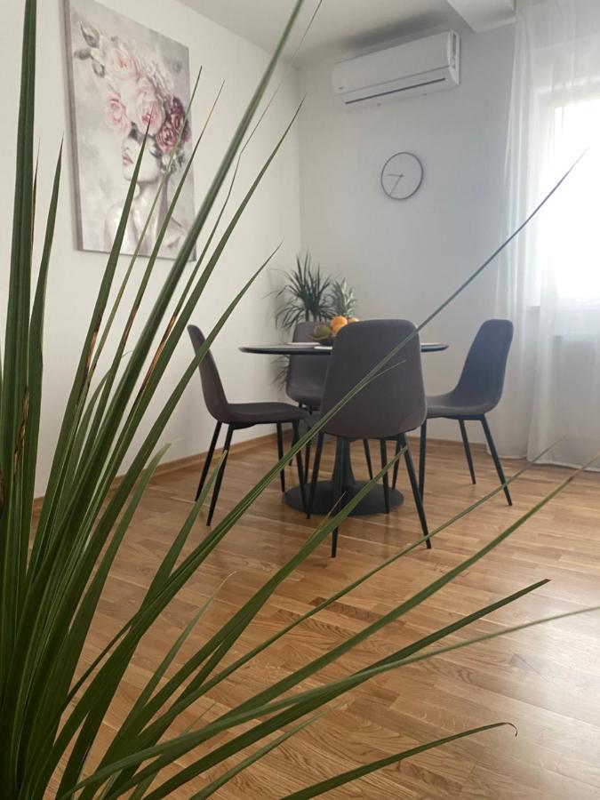 דירות וואראז'דין Penthouse West S מראה חיצוני תמונה
