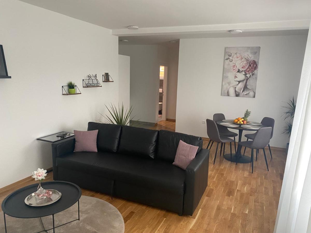 דירות וואראז'דין Penthouse West S מראה חיצוני תמונה