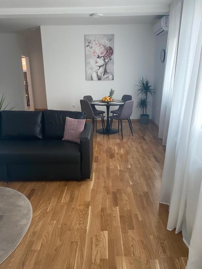 דירות וואראז'דין Penthouse West S מראה חיצוני תמונה