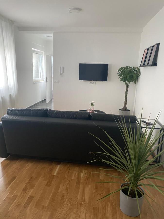 דירות וואראז'דין Penthouse West S מראה חיצוני תמונה