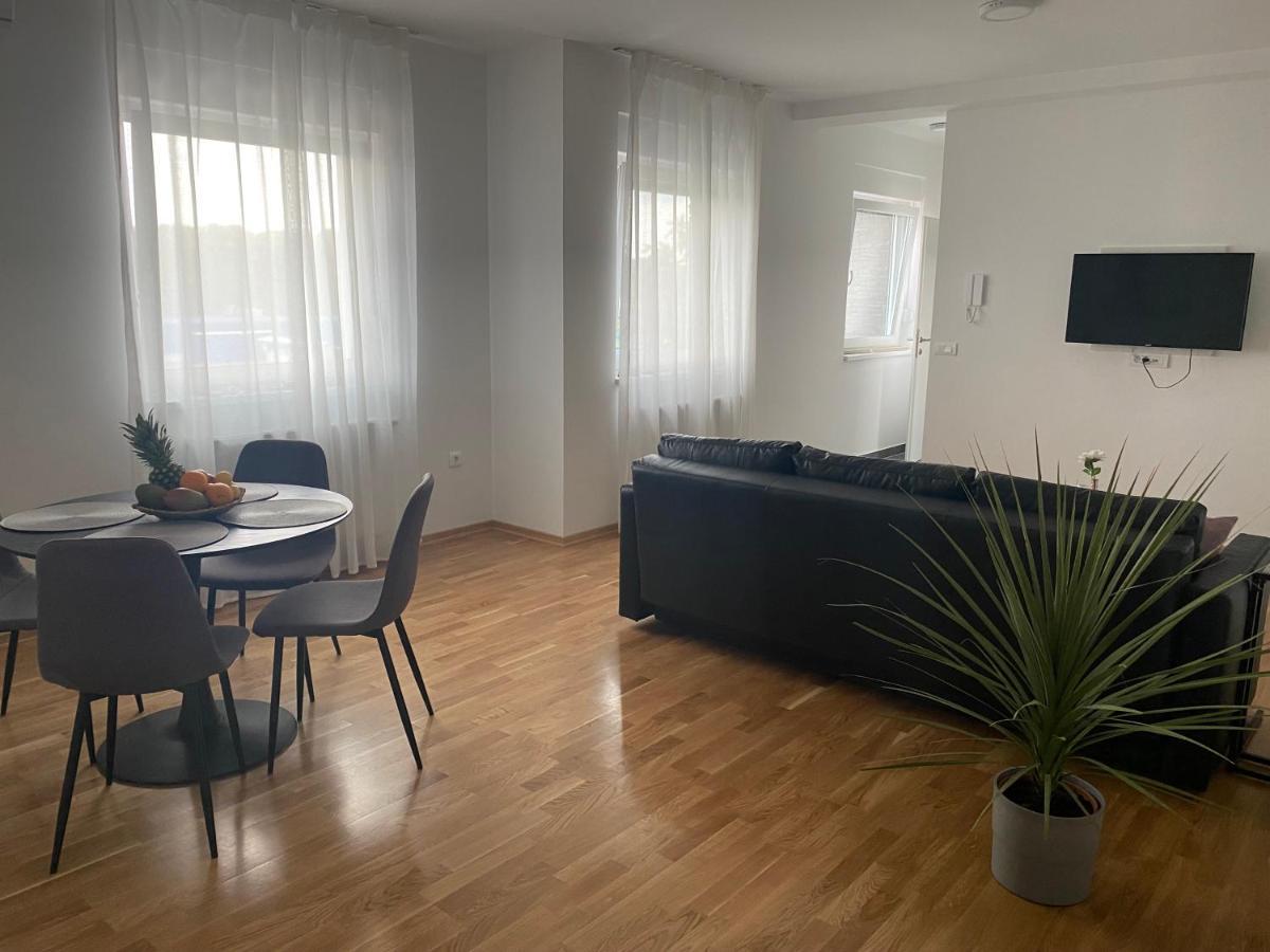 דירות וואראז'דין Penthouse West S מראה חיצוני תמונה