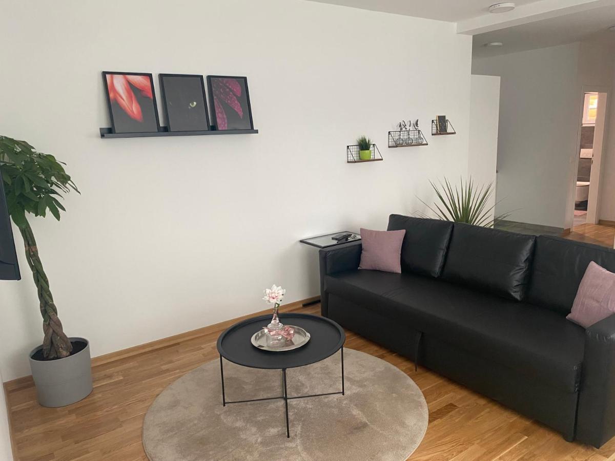 דירות וואראז'דין Penthouse West S מראה חיצוני תמונה