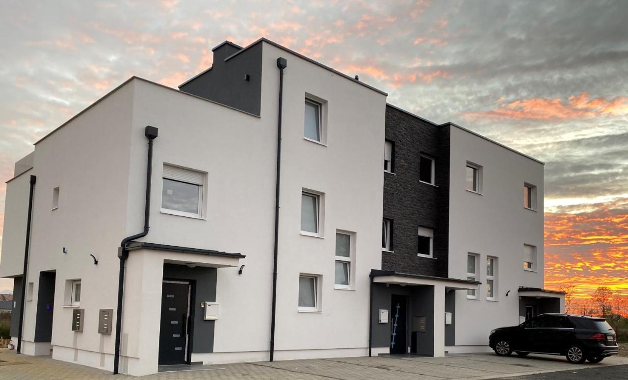 דירות וואראז'דין Penthouse West S מראה חיצוני תמונה