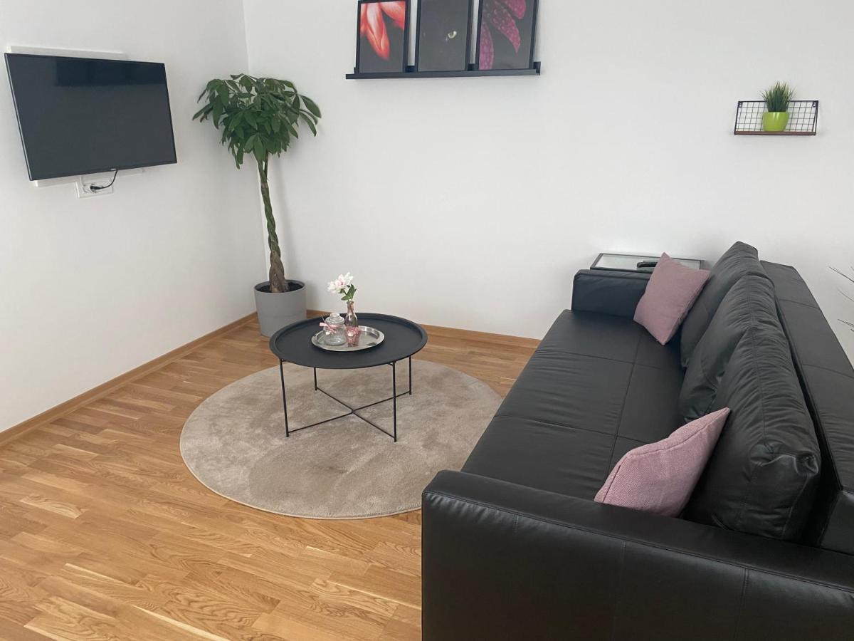 דירות וואראז'דין Penthouse West S מראה חיצוני תמונה